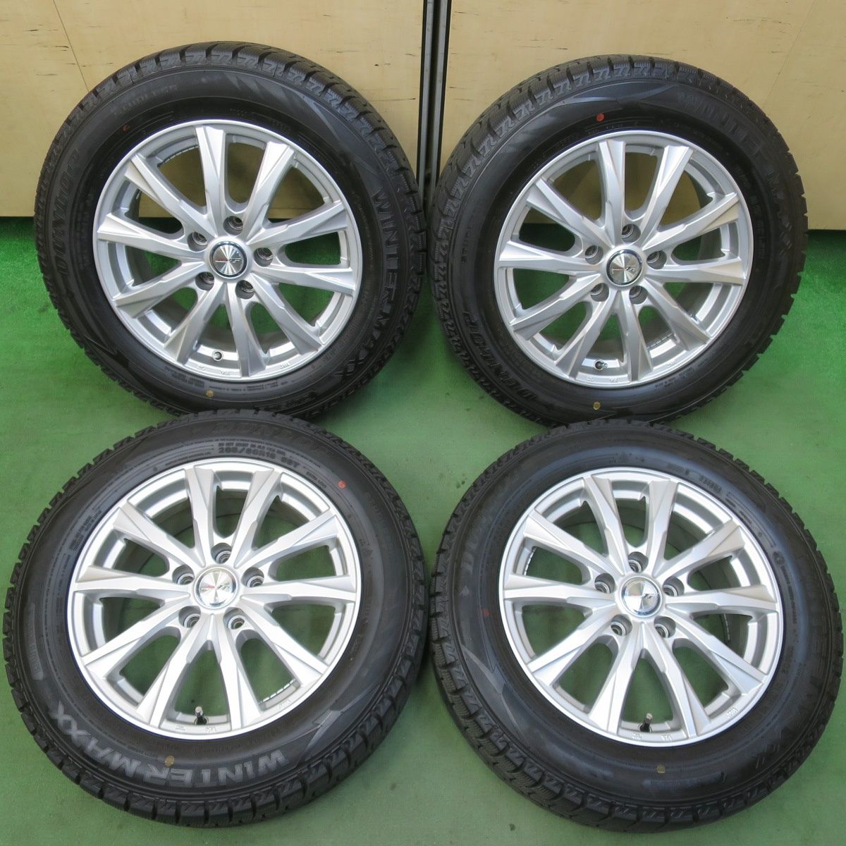 バリ溝 24年 キレイ ほぼ10分 スタッドレス 205 60 R 16 ダンロップ ウインターマックス WM 02 JOKER ジョーカー 16インチ PCD 114 3 5 H 5112902イス