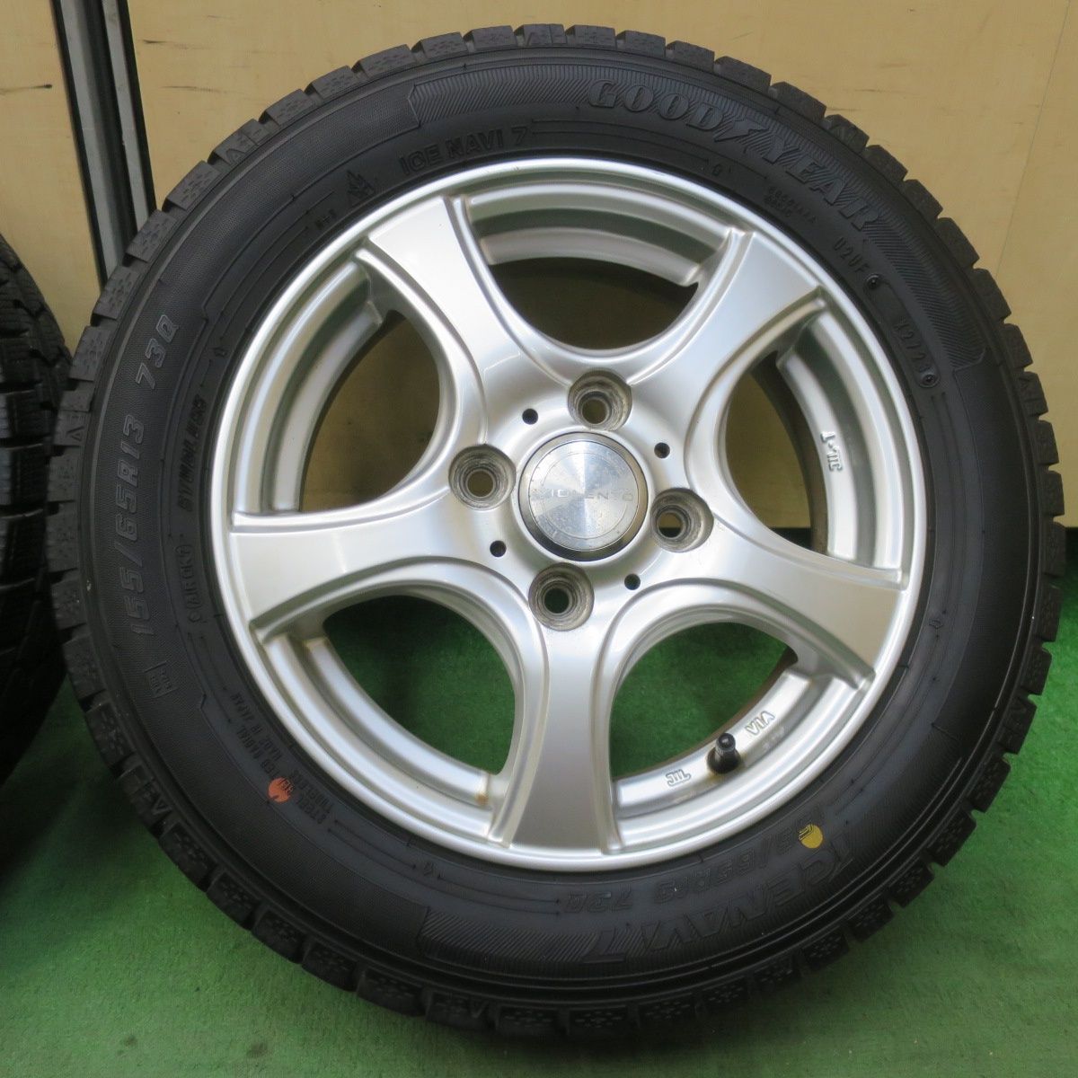  バリ溝 23年 8 5分 2本 スタッドレス 155 65 R 13 グッドイヤー アイスナビ7 ヴィオレント 13インチ PCD 100 4 H 5112816イス 13インチ タイヤ ホイールセット