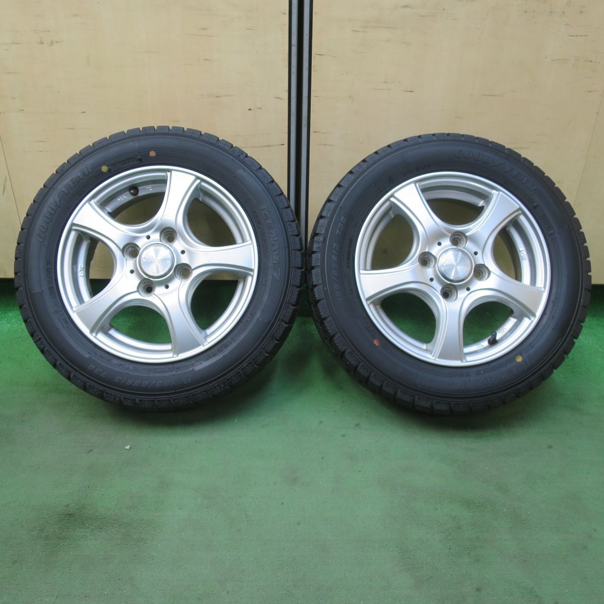 バリ溝！23年！8.5分！2本☆スタッドレス 155/65R13 グッドイヤー