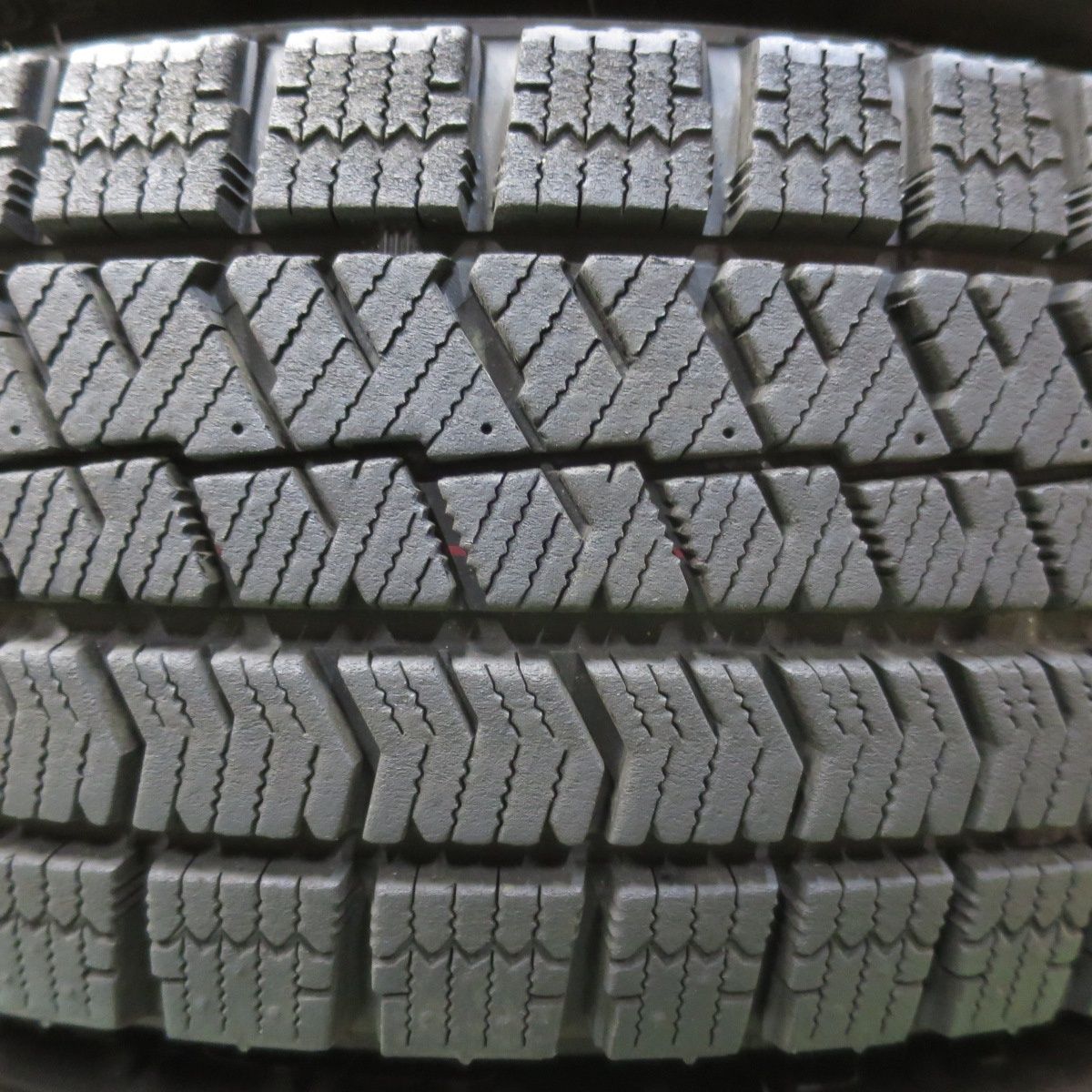  バリ溝 23年 キレイ 9 5分 スタッドレス 175 70 R 14 ブリヂストン ブリザック VRX 2 VELVA CHARGE ヴェルヴァ 14インチ PCD 100 4 H 5112811イス 14インチ タイヤ ホイールセット