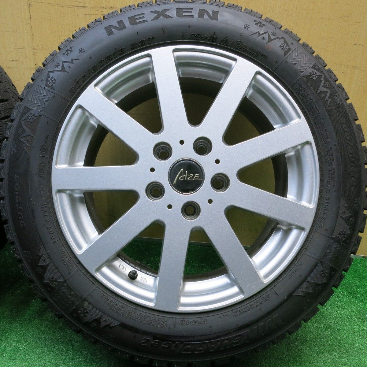 バリ溝 23年 ほぼ10分 スタッドレス 205 60 R 16 ネクセン ウィンガード ice 2 AIZE 社外 アルミ 16インチ PCD 114 3 5 H ス