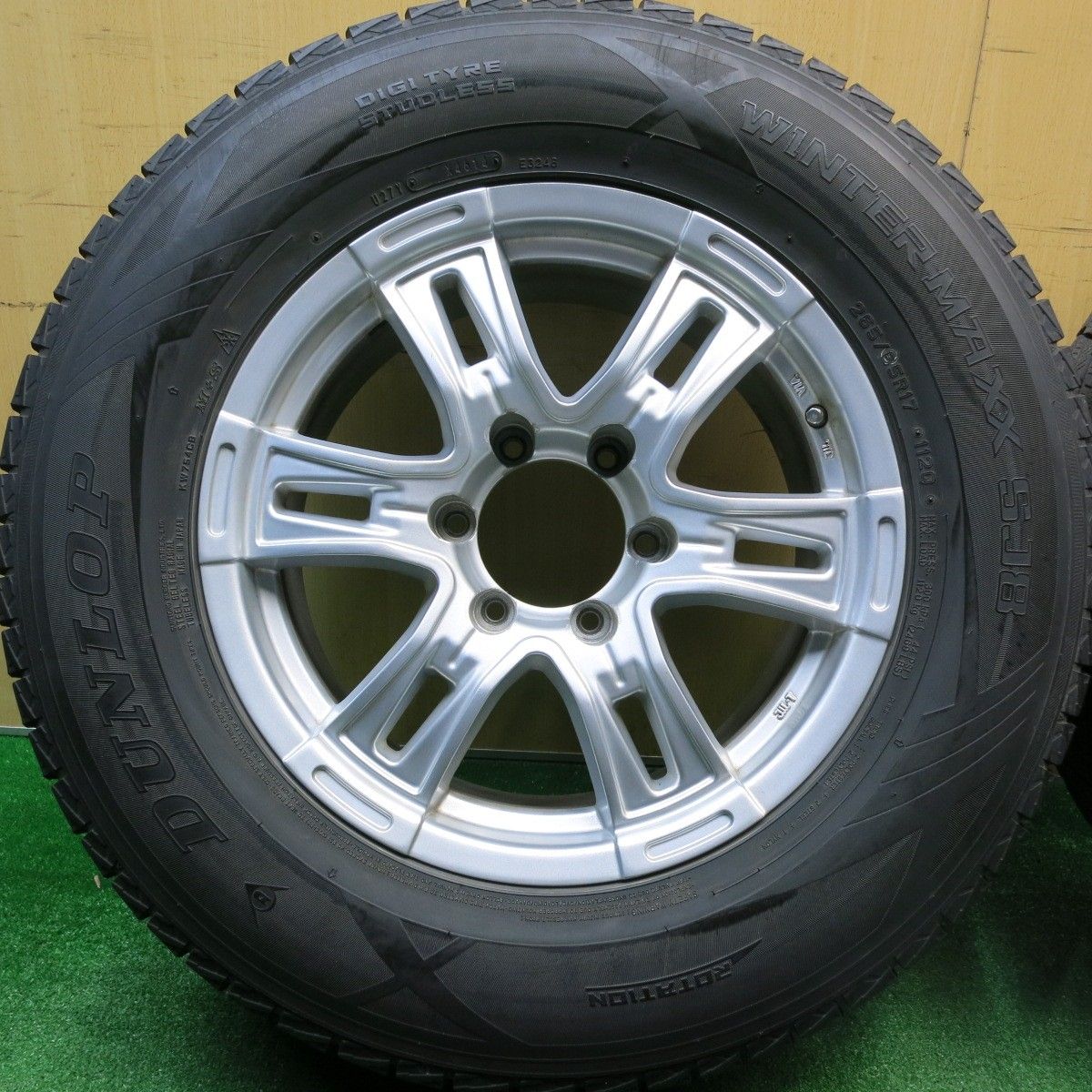 バリ溝！9.5分☆スタッドレス 265/65R17 ダンロップ ウインター