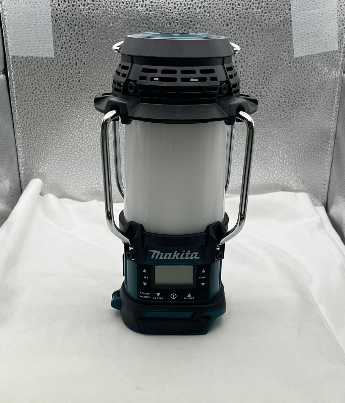 Makita マキタ 充電式ランタン付ラジオ MR 054 01038