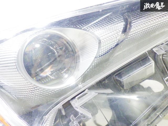 プリウス 50　右ヘッドライト　ヘッドランプ　トヨタ純正　美品 ストア出品】トヨタ純正 ZVW50 ZVW51 ZVW55 プリウス ヘッドライト