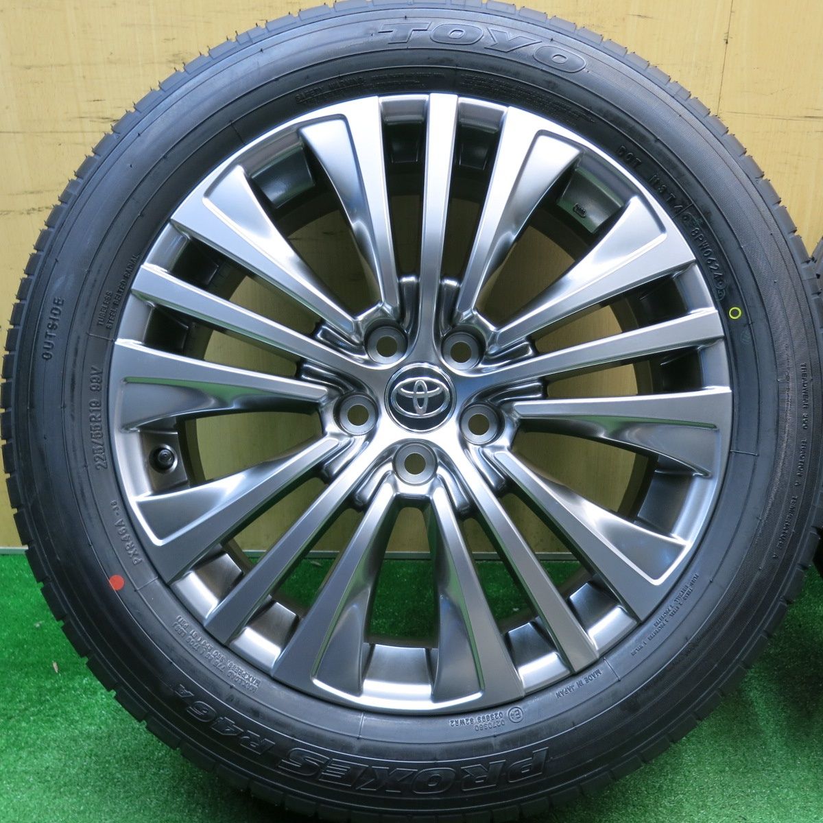 新車外し！24年☆トヨタ 80系 ハリアー 純正 225/55R19 トーヨー