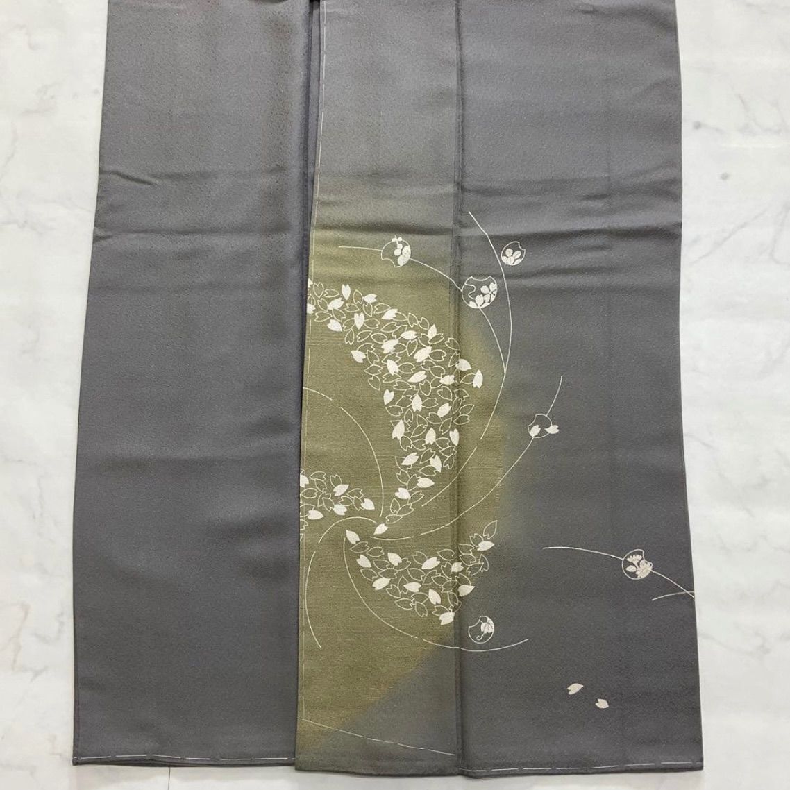 ◇kimono+one◇kimonoarisa◇厳選◇未使用同然◇桜模様◇綺麗な色合い