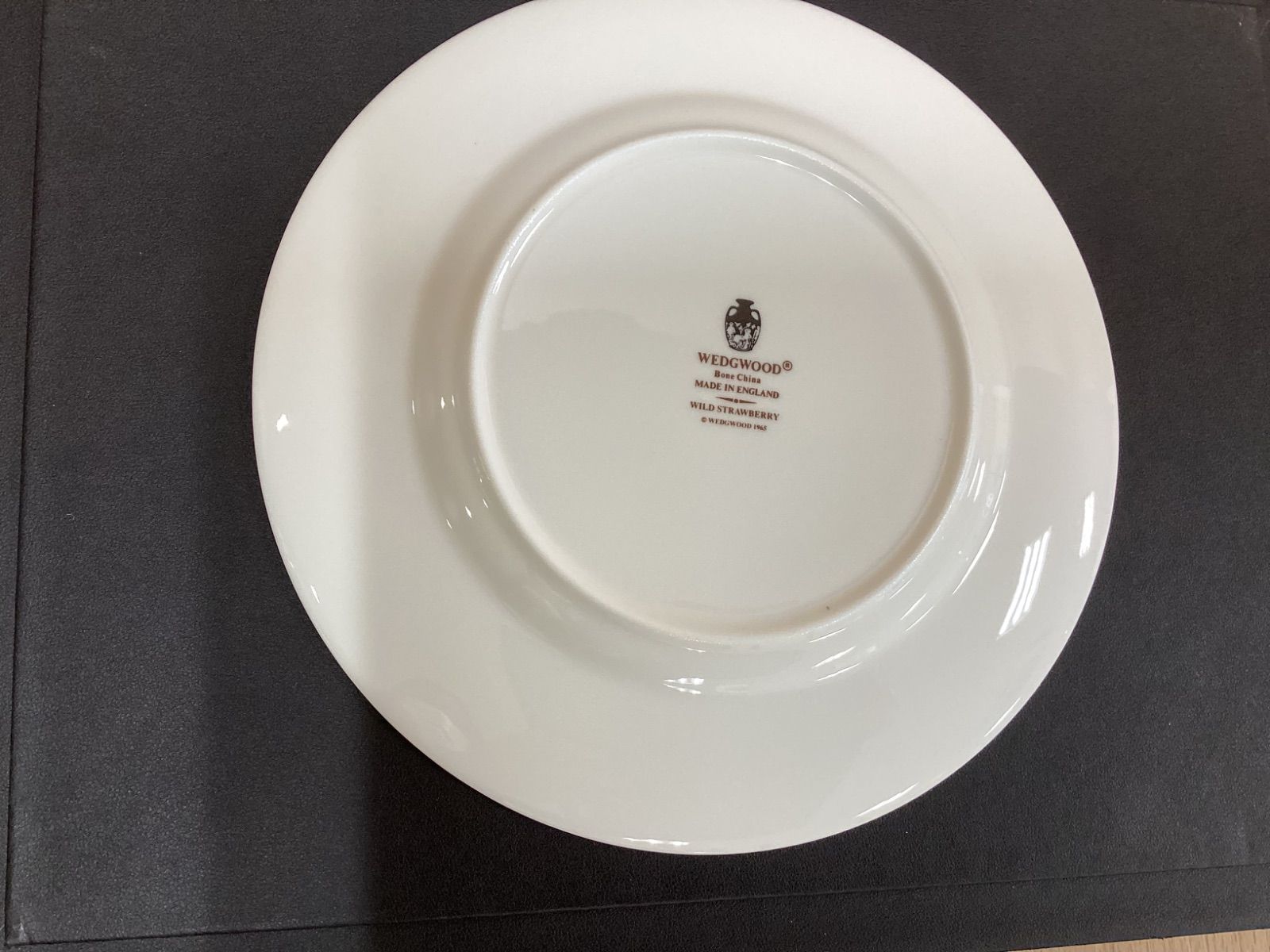 未使用　ウェッジウッド ワイルドストロベリー　17.5cmケーキプレート I746 ウェッジウッド ワイルドストロベリー カップ&ソーサー /ケーキ皿
