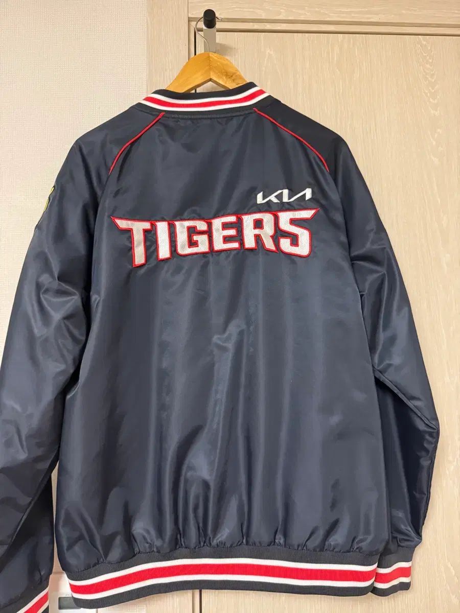 KIAタイガース 23秋冬用アウター 105