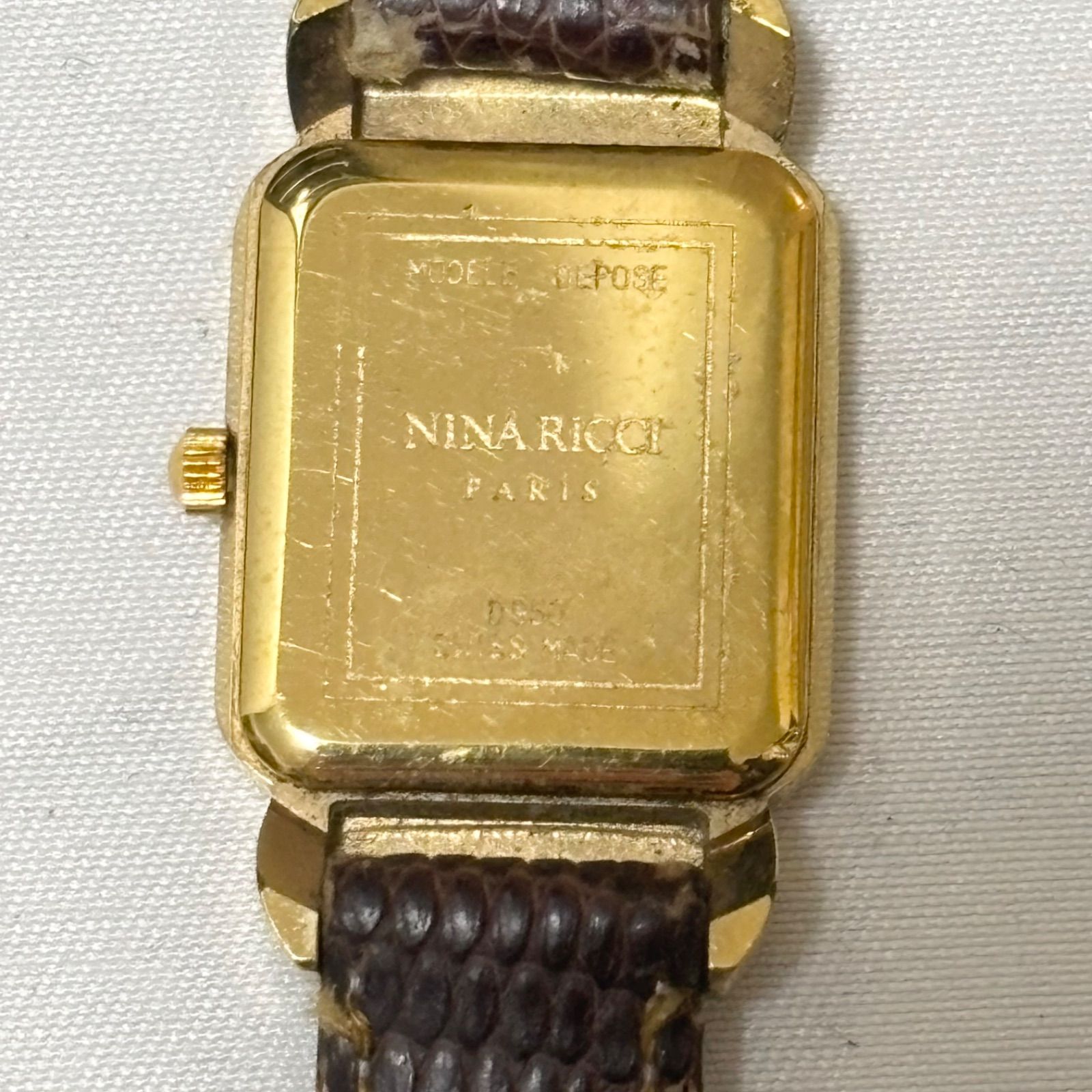 送料無料】NINARICCI/ニナリッチ/D950/ゴールド/スクエアウォッチ