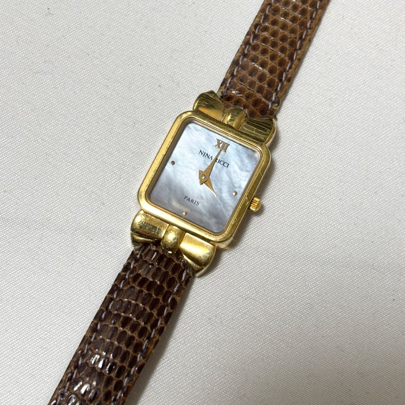 送料無料】NINARICCI/ニナリッチ/D950/ゴールド/スクエアウォッチ
