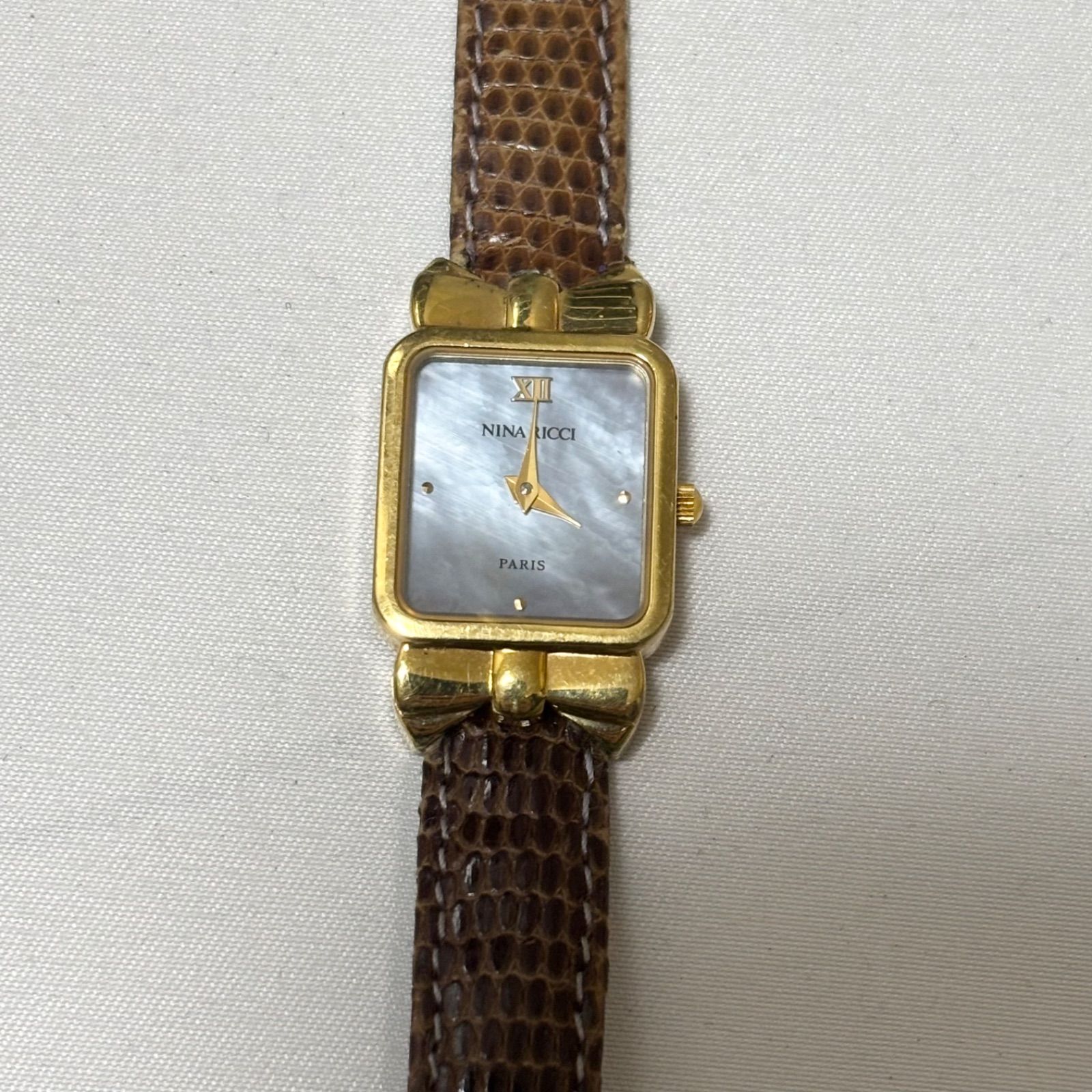 送料無料】NINARICCI/ニナリッチ/D950/ゴールド/スクエアウォッチ