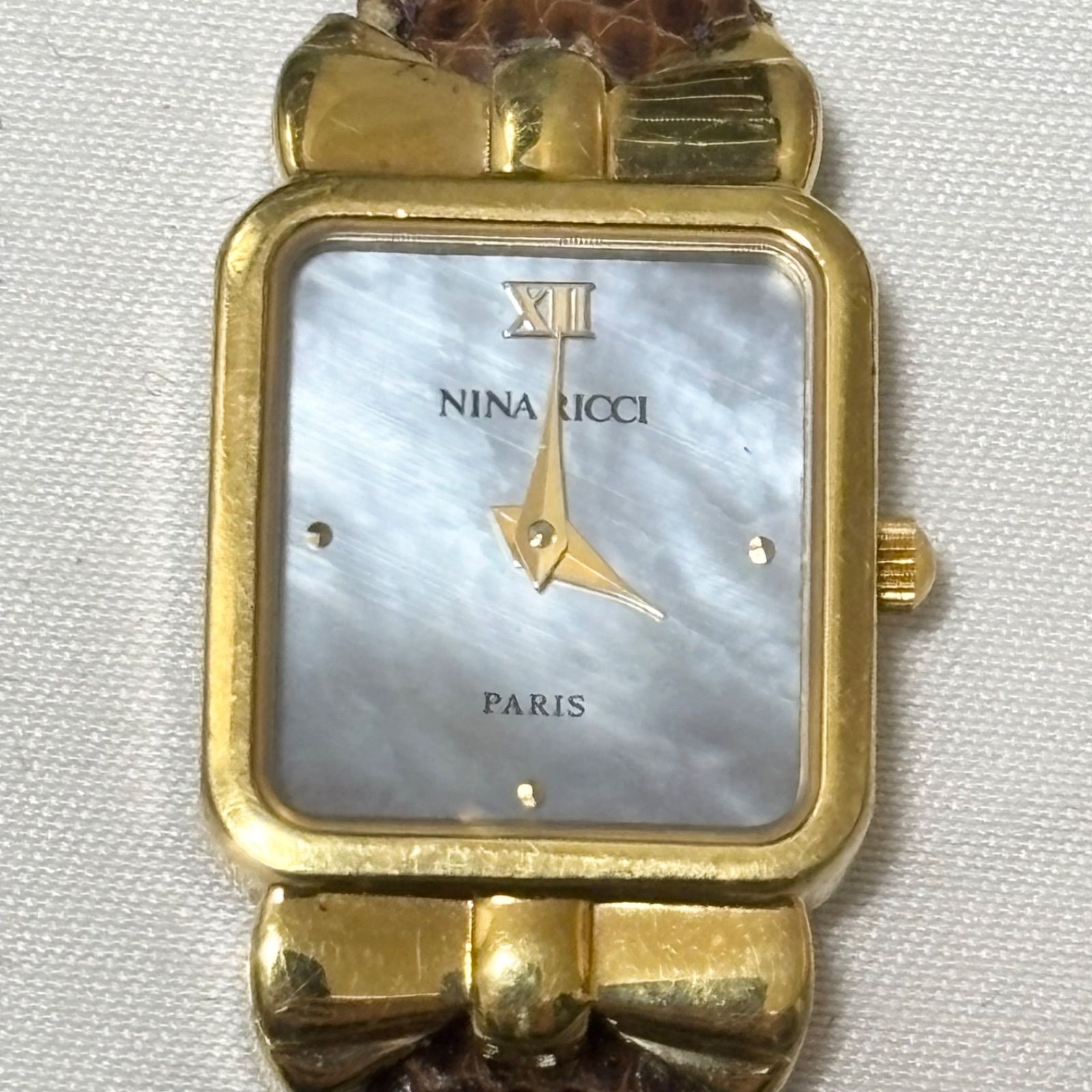 送料無料】NINARICCI/ニナリッチ/D950/ゴールド/スクエアウォッチ