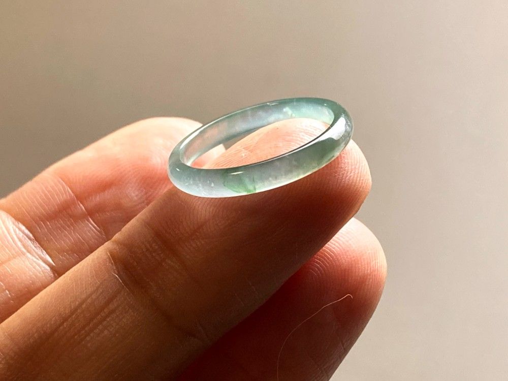 L15-89 高氷種 薄水緑 10.5号 グアテマラ産 A貨 本翡翠 くりぬき