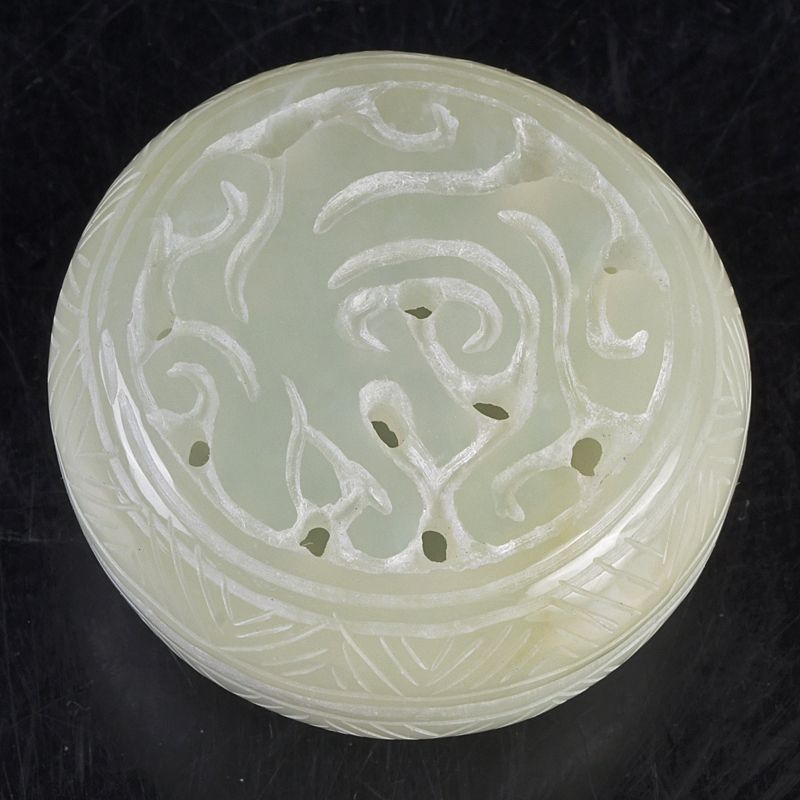 中国 玉石岫玉彫刻 透かし彫 香合 蓋物 箱付 N S416 - メルカリ