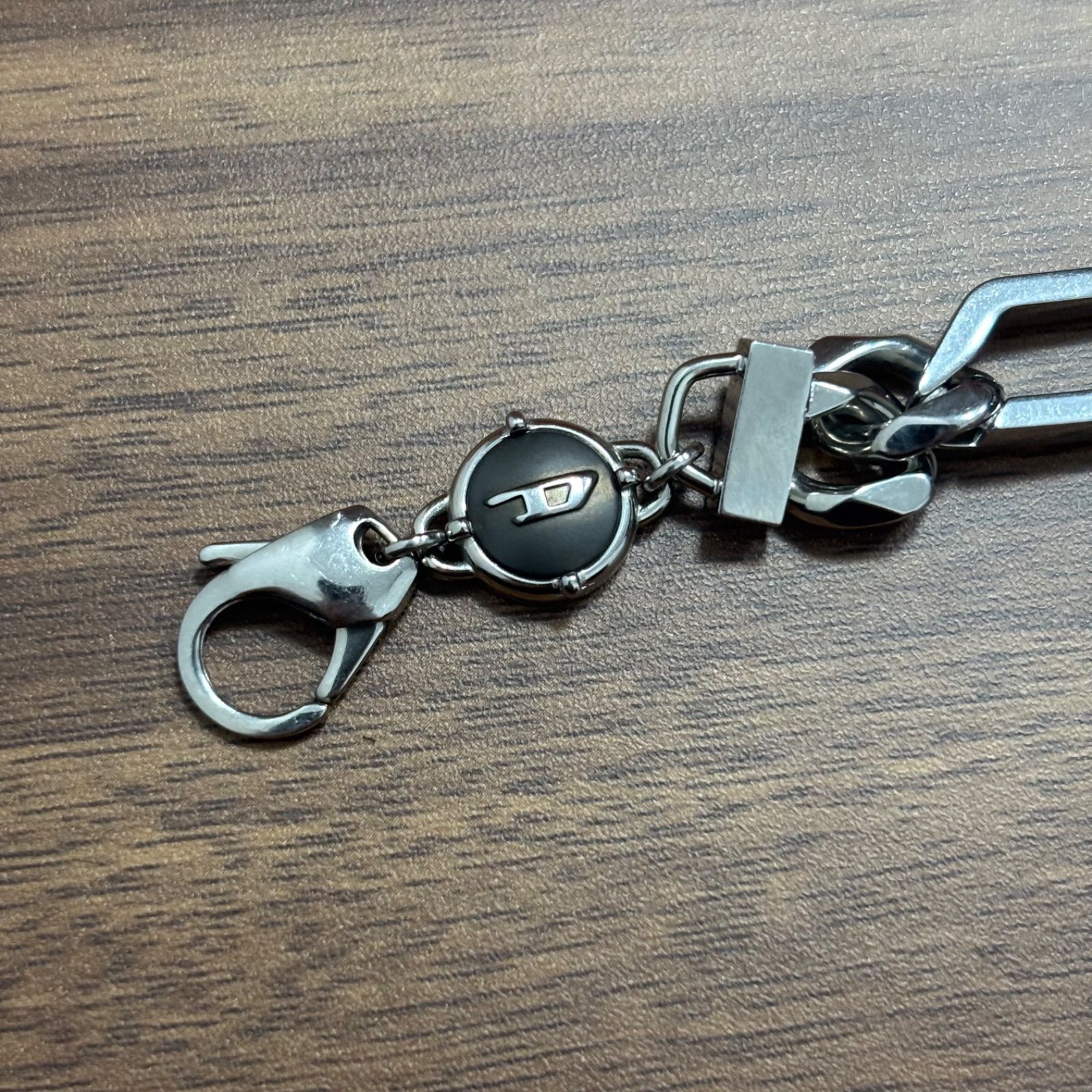 DIESEL シルバーチェーンネックレス 【箱◦巾着付き】 DIESEL シルバーチェーンネックレス (巾着袋付き) DIESEL シルバー