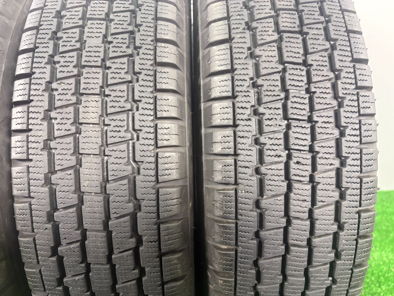 タイヤ スタッドレス