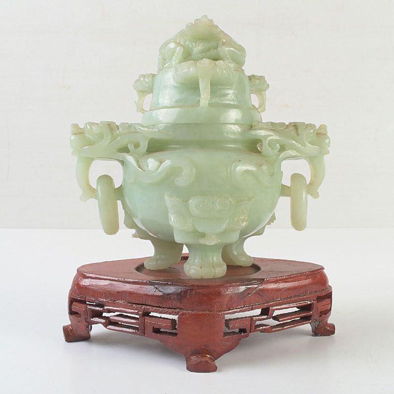 中国 玉石岫玉彫刻 雙耳活環 龍鈕蓋爐 三足香炉 唐木台付 C S423