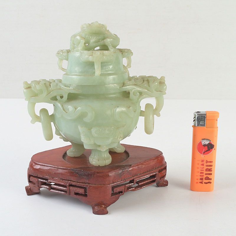 中国 玉石岫玉彫刻 雙耳活環 龍鈕蓋爐 三足香炉 唐木台付 C S423