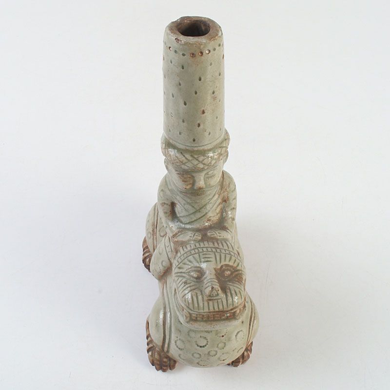 中国　龍泉窯　青磁　神獣人物花入　花器　N　5432 中国 龍泉窯 青磁 神獣人物花入 花器 N S426 - メルカリ