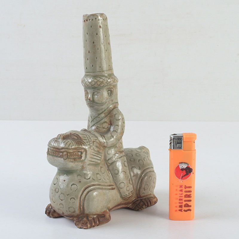 中国　龍泉窯　青磁　神獣人物花入　花器　N　5432 中国 龍泉窯 青磁 神獣人物花入 花器 N S426 - メルカリ