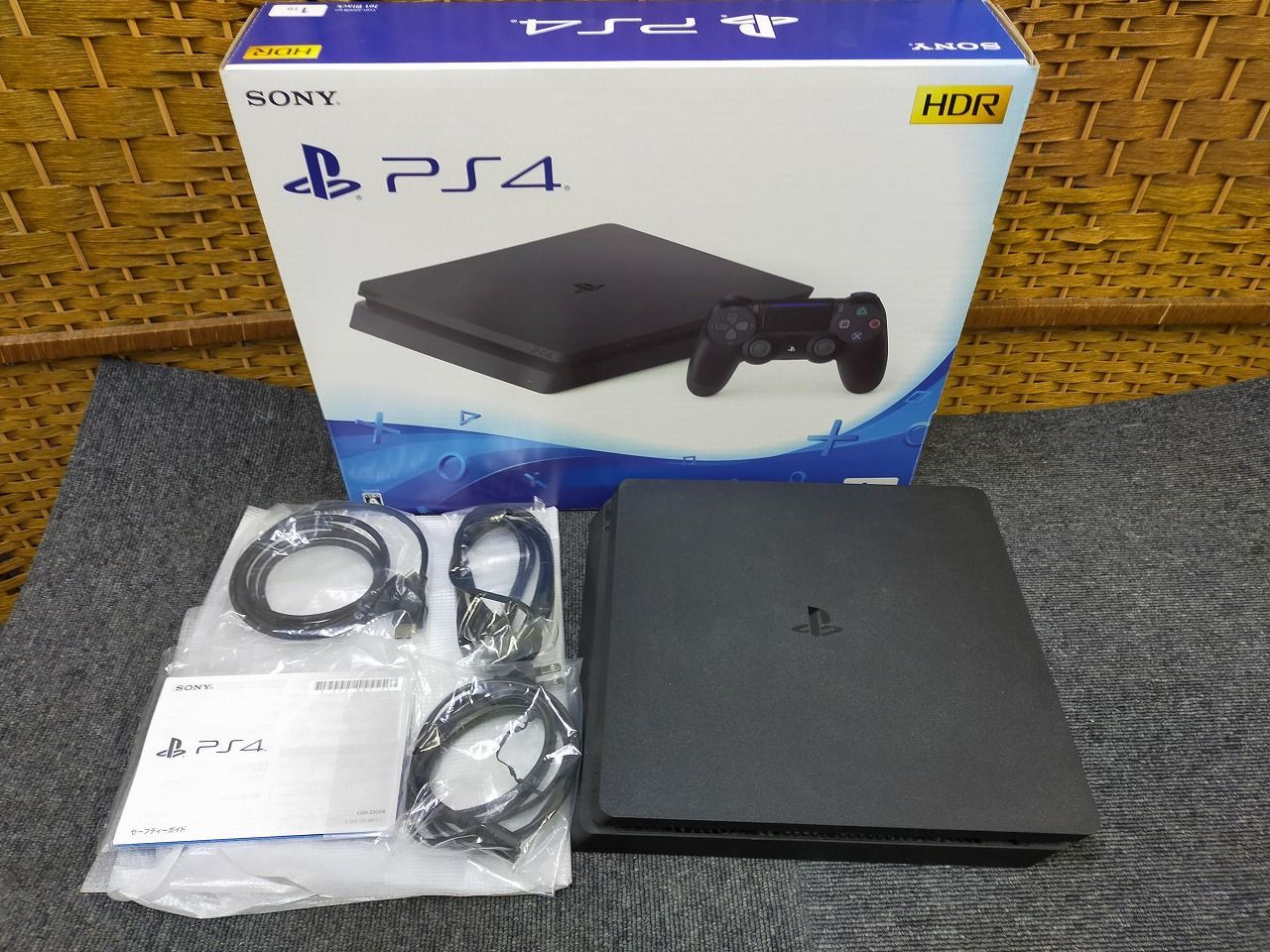 PlayStation 4 ジェット ブラック 1 TB CUH メーカー 状態 初期化のみです