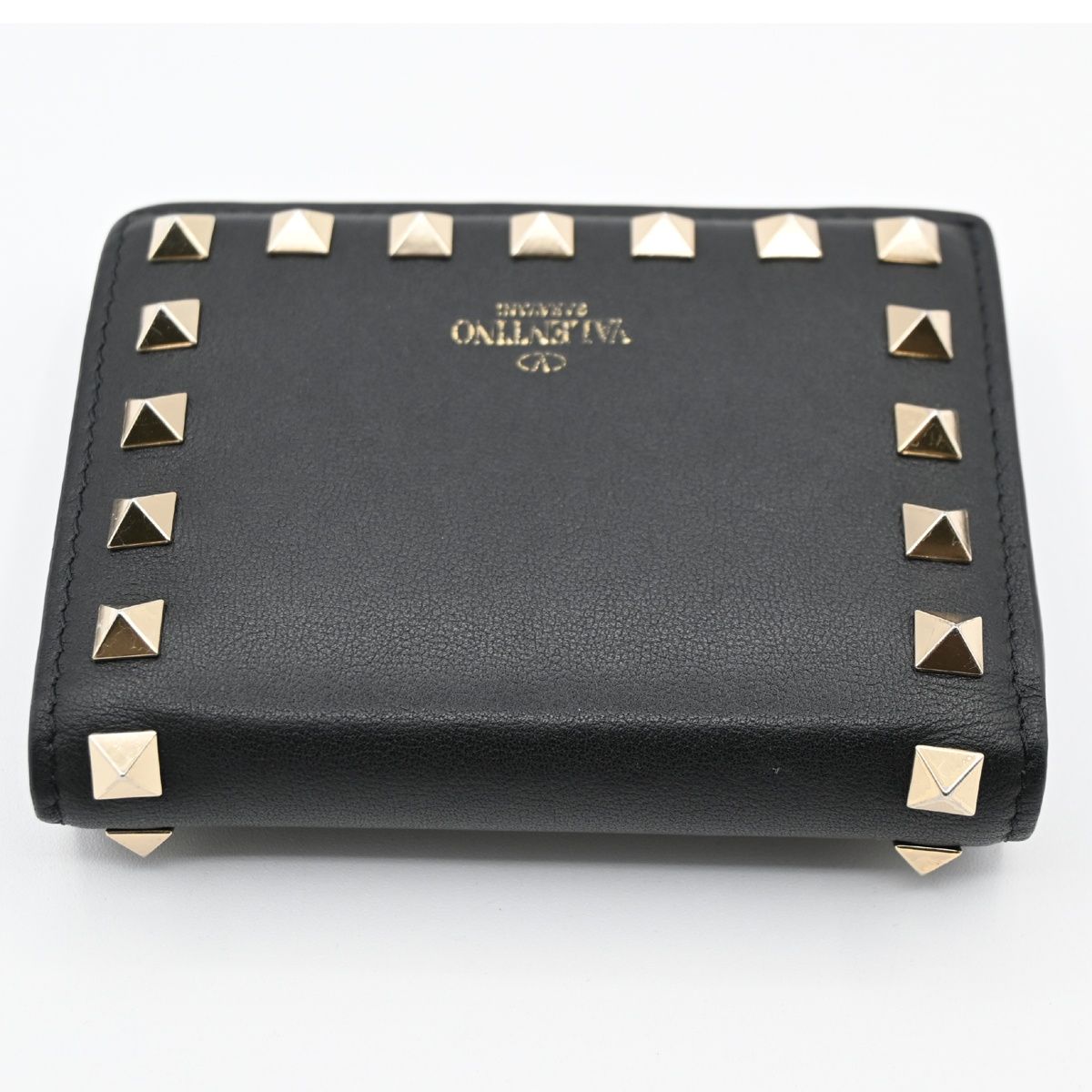 未使用　VALENTINO レザー二つ折り財布　スタッズ　黒　ブラック　箱付き VALENTINO ヴァレンティノ 二つ折り 財布 スタッズ コンパクト 財布