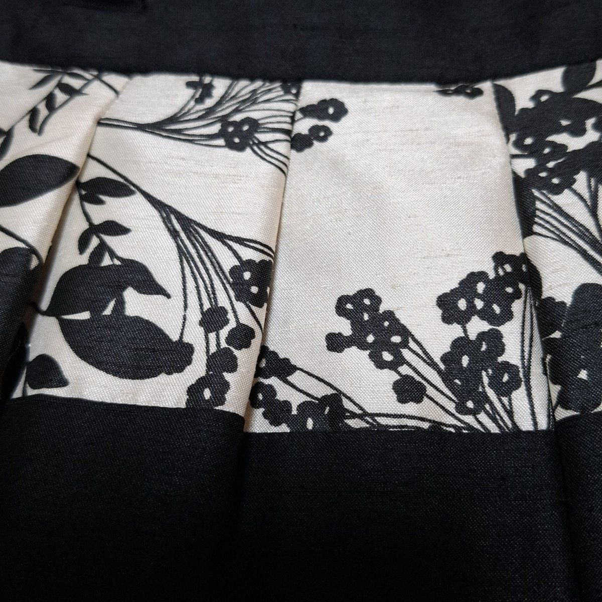 専用です。トゥービーシック スカート 白 黒 花柄 総柄 TO BE CHIC