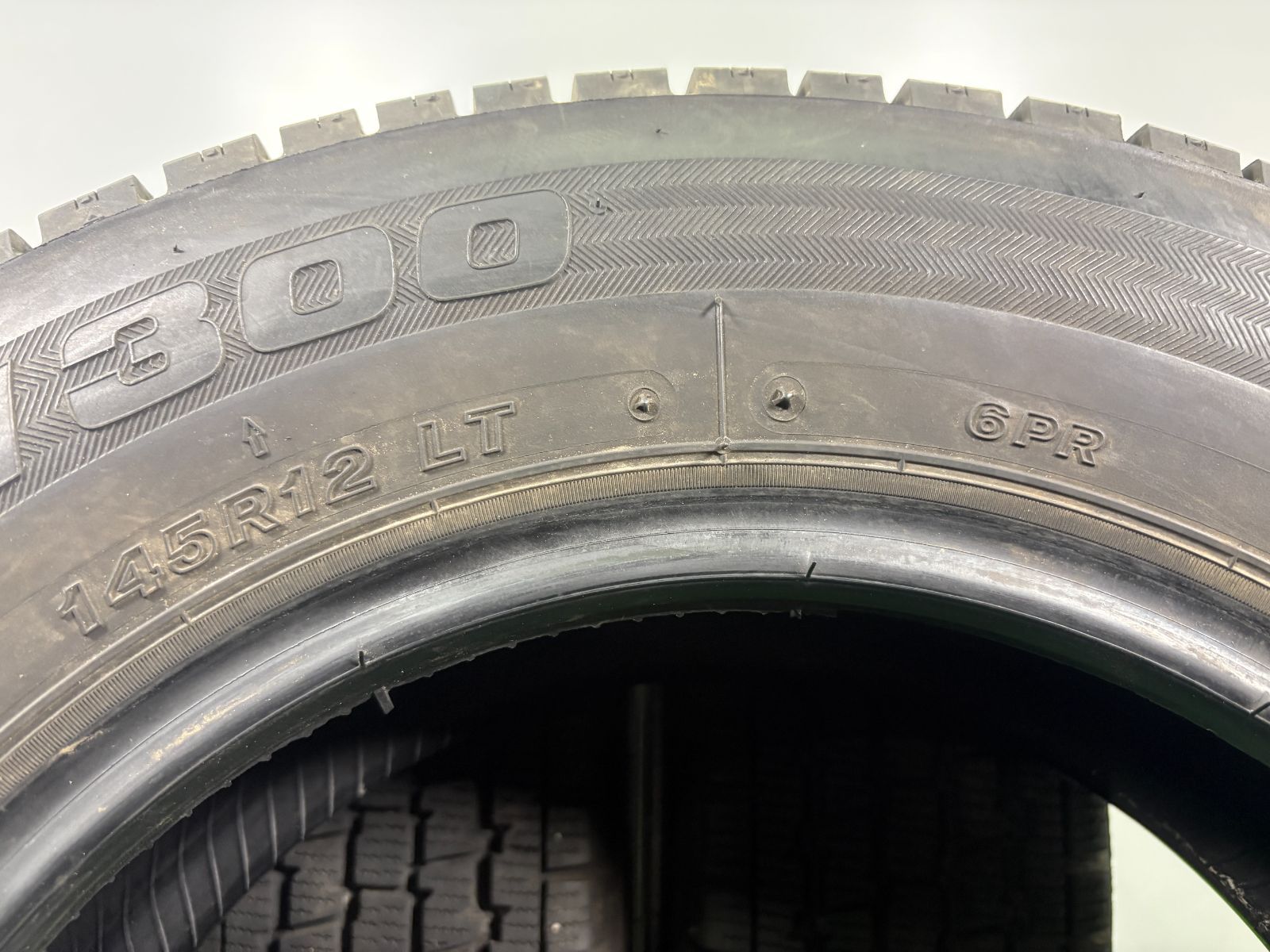 タイヤ スタッドレス