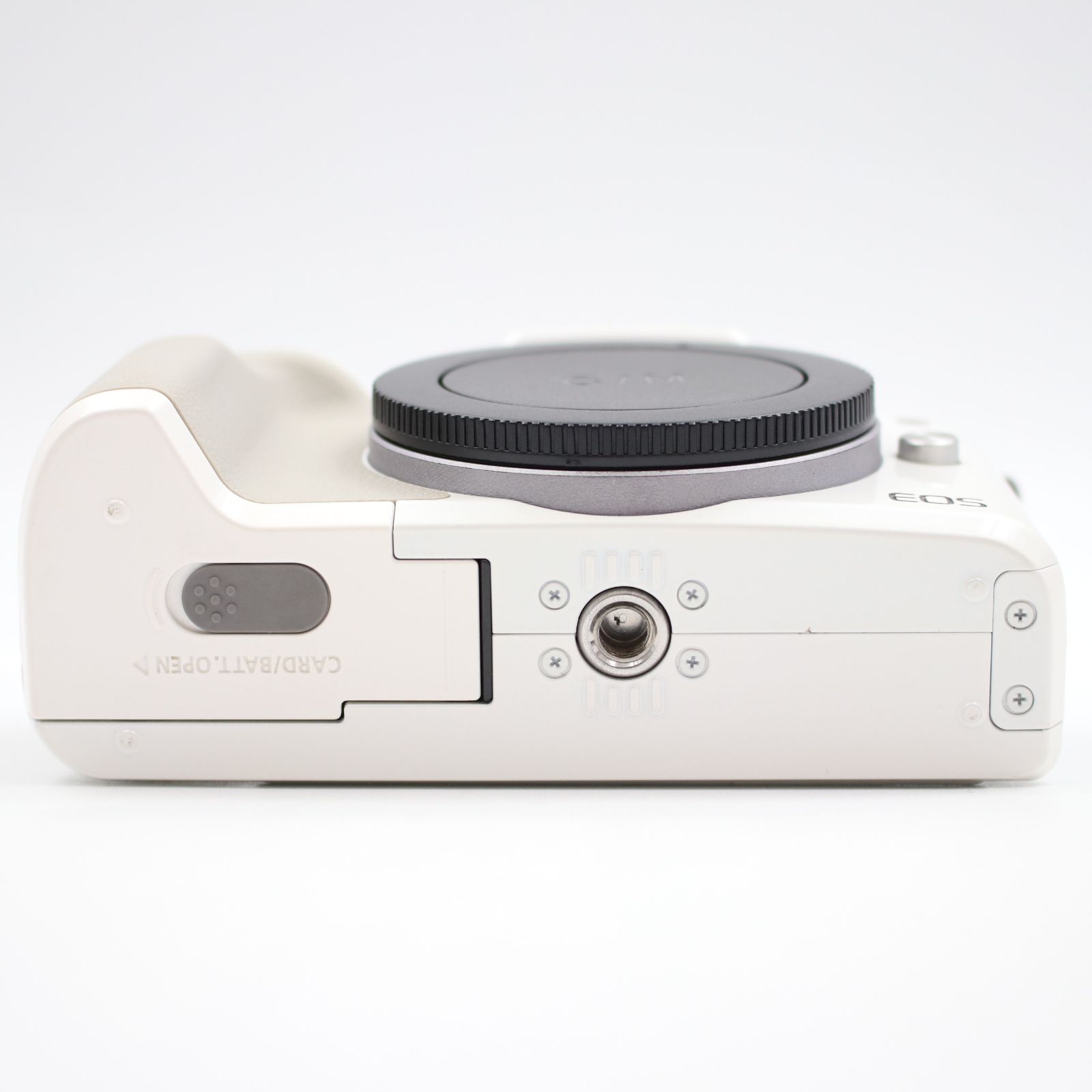 □シャッター数6000枚以下！新品同様□ CANON EOS Kiss M ボディ