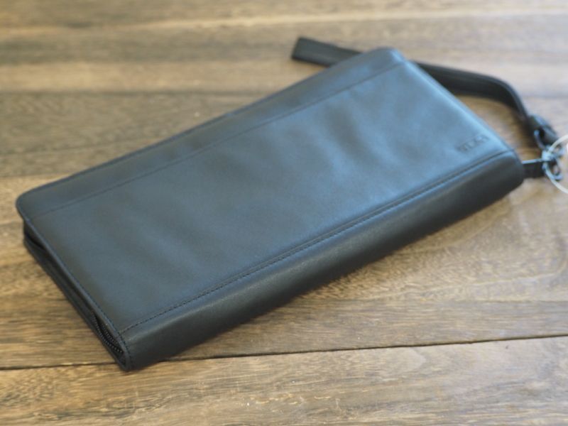 TUMI トゥミ トラベルウォレット パスポートケース ブラック レザー