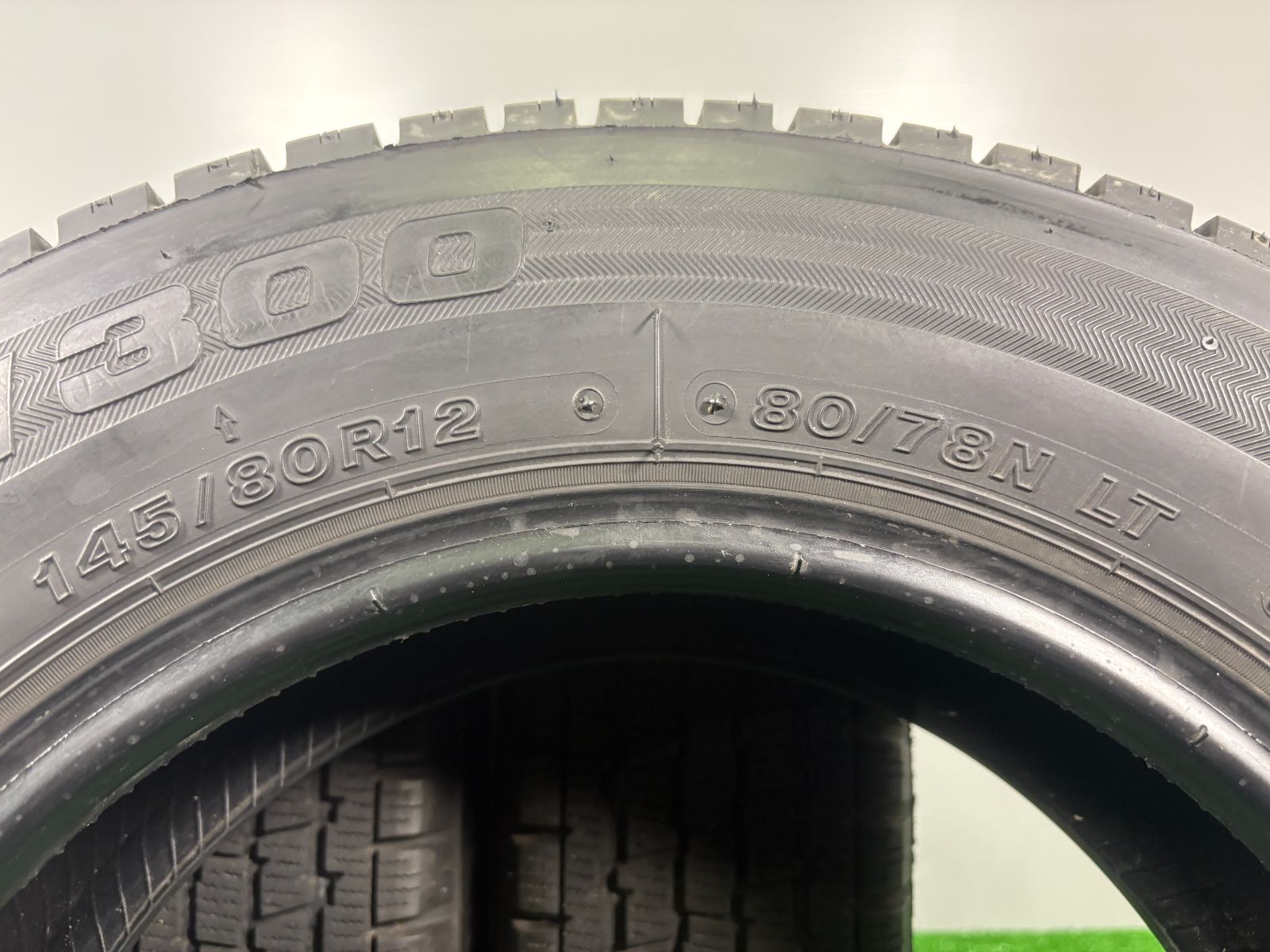 タイヤ スタッドレス