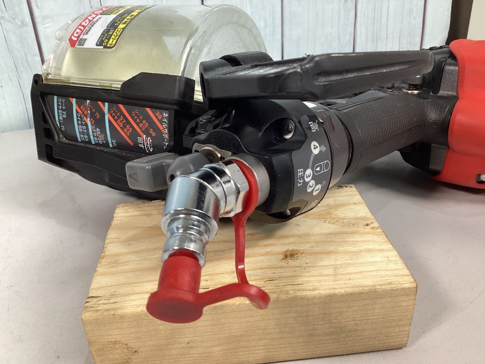 高圧エア釘打ち機