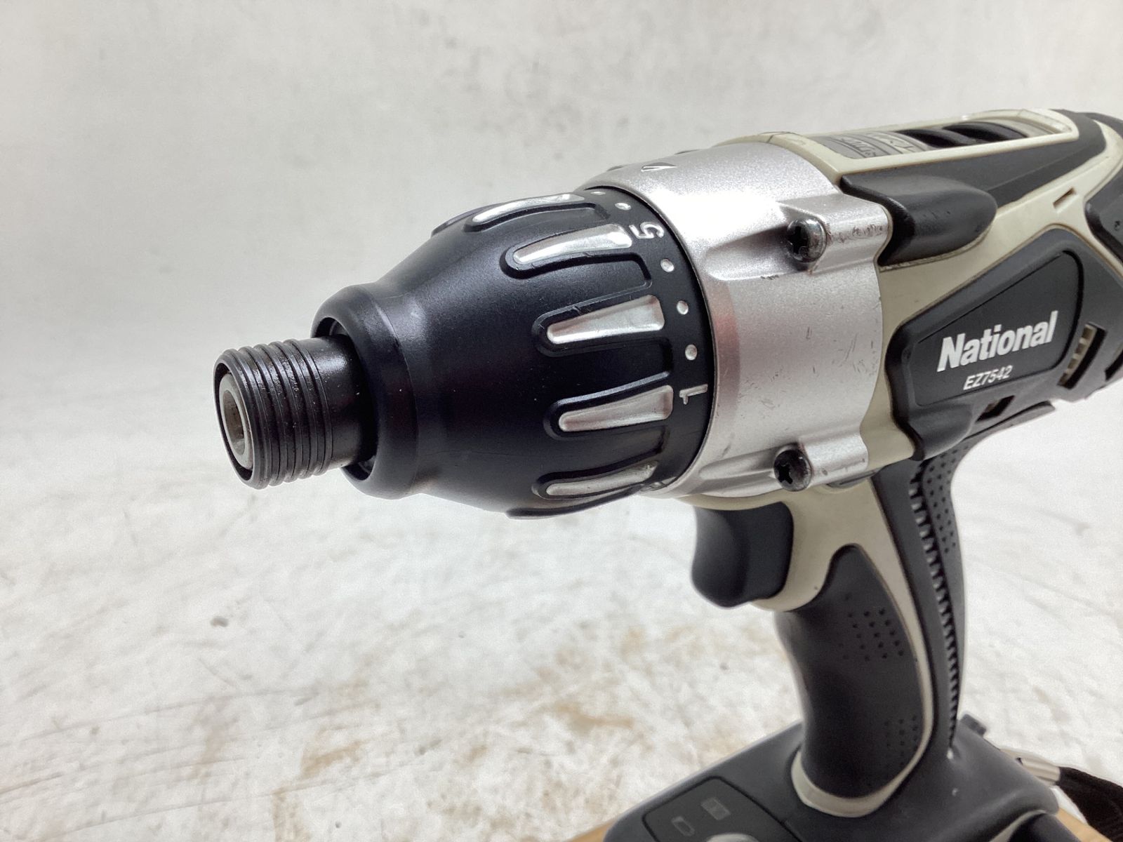 v充電式マルチインパクトドライバ