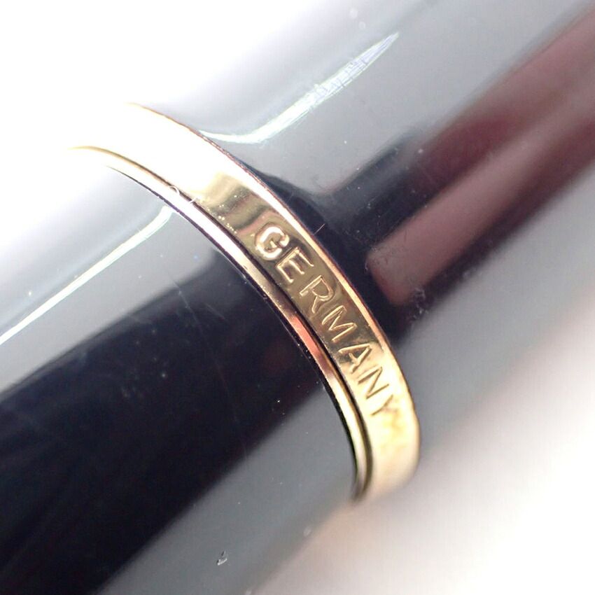 ブラック ゴールド金具