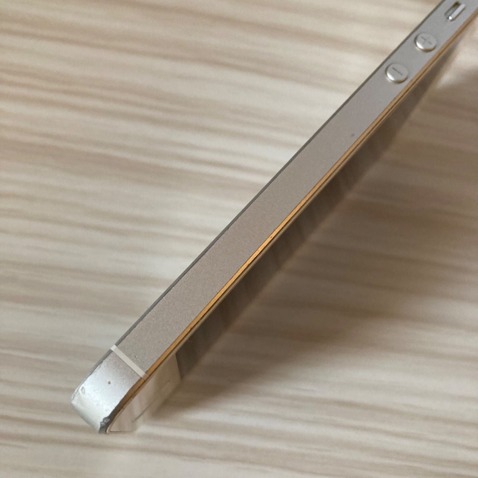 iPhoneSE 64GB Silver バッテリー79% SIMフリー