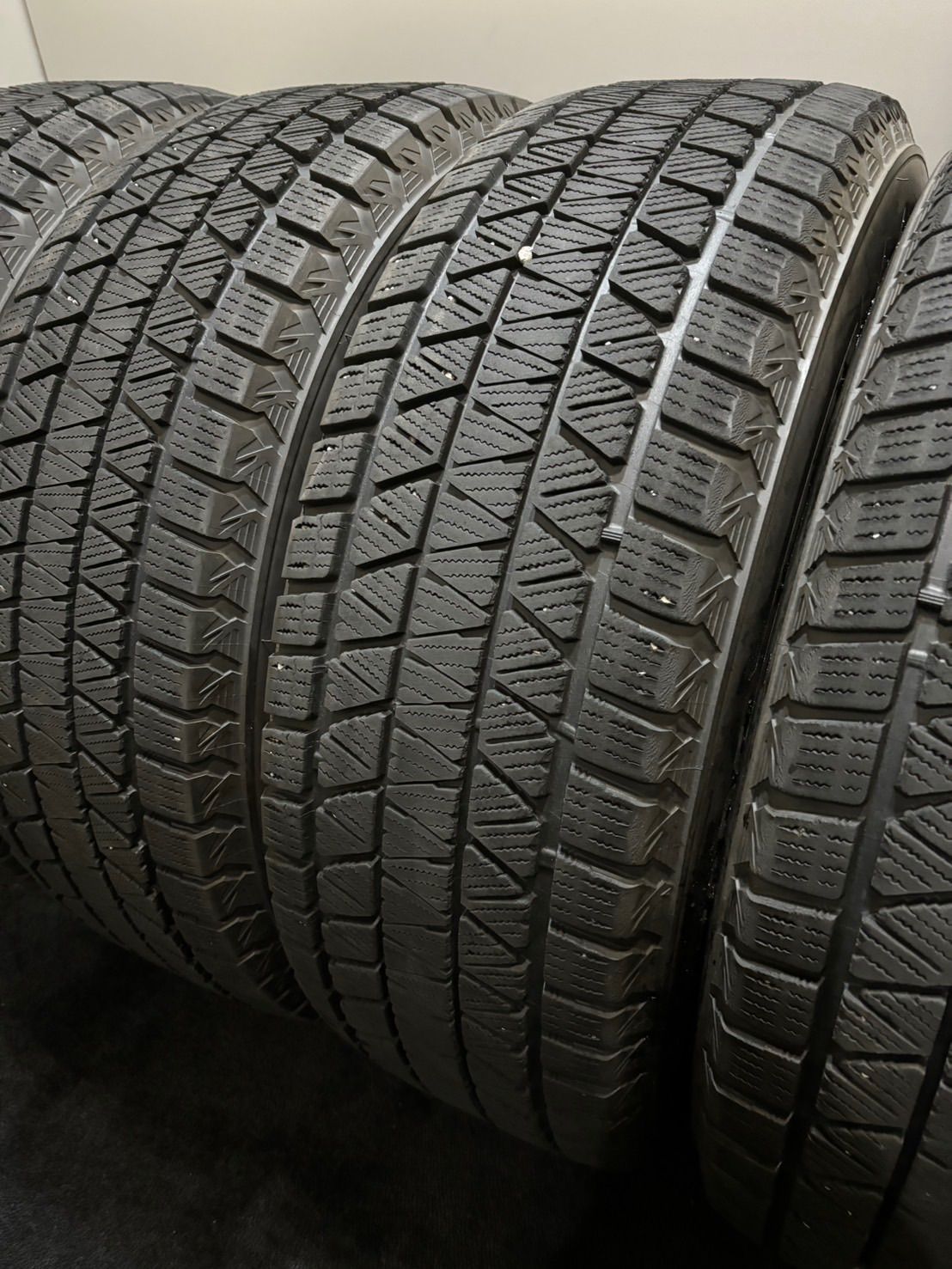 265 65 R 18 DM V 3 21年製 スタッドレス 4本 ブリヂストン ブリザック ランクル 300 250 南10 K 984