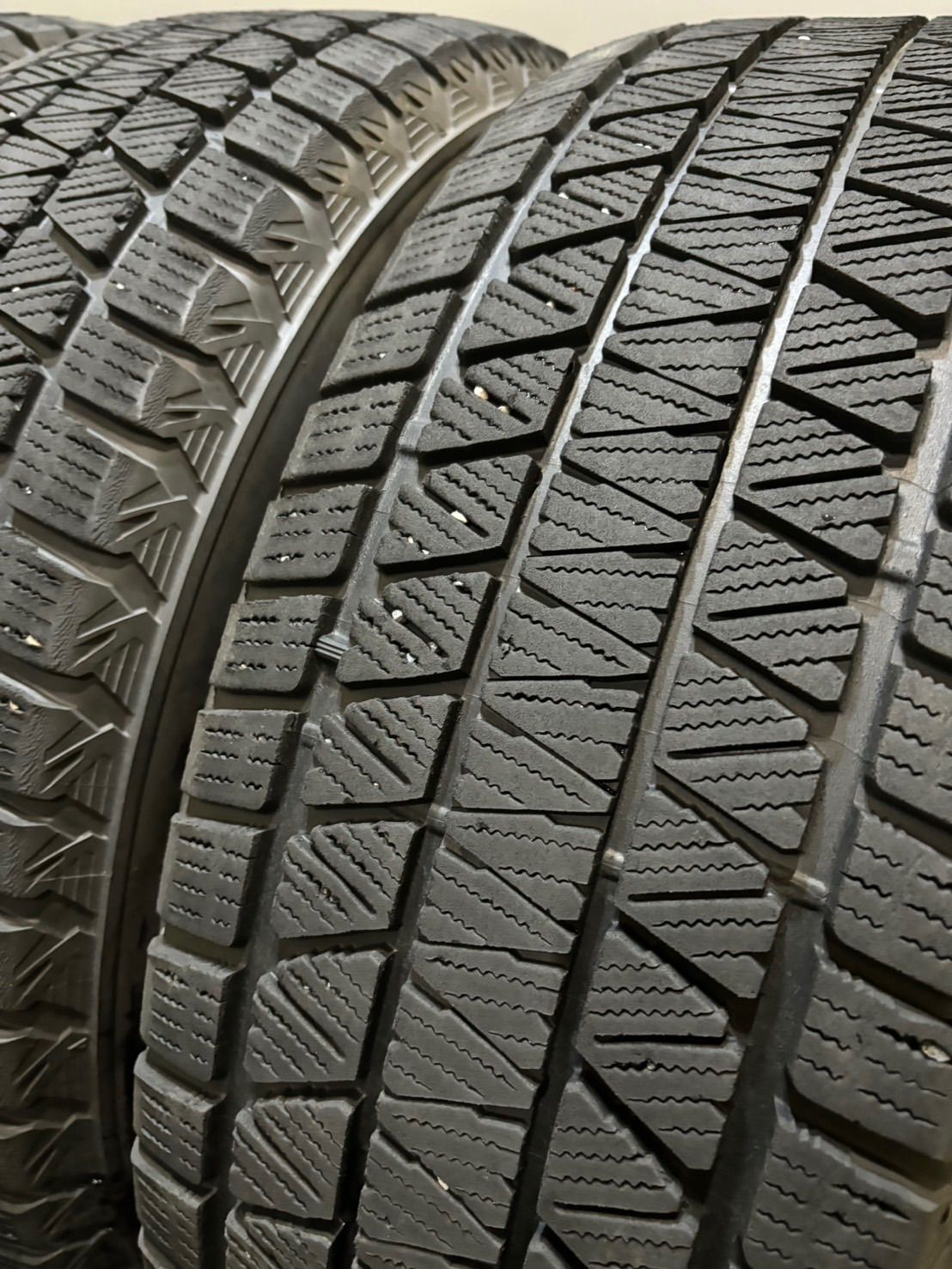  265 65 R 18 DM V 3 21年製 スタッドレス 4本 ブリヂストン ブリザック ランクル 300 250 南10 K 984 18インチ スタッドレス