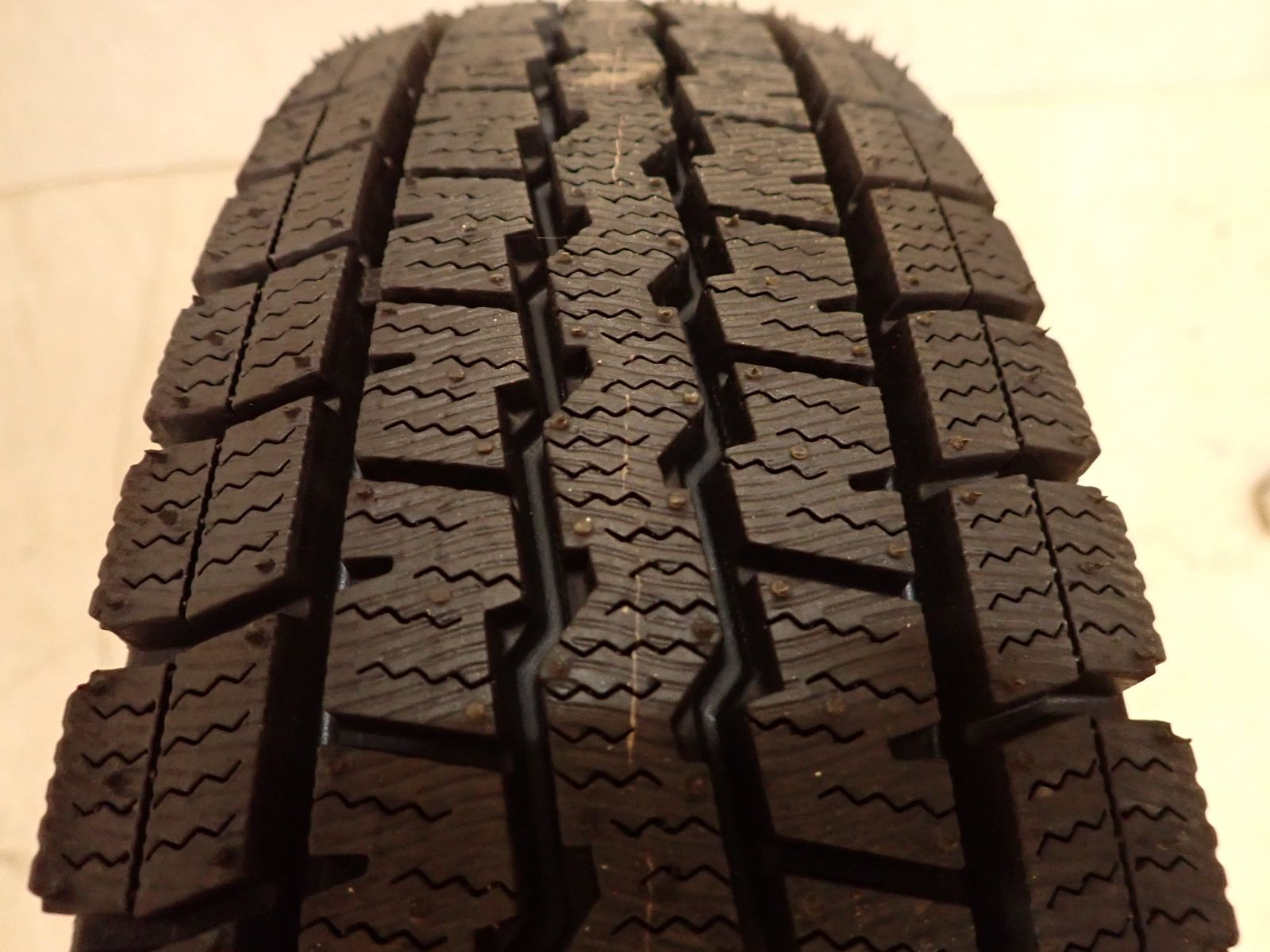 冬 製 4本 会社宛 145 R 12 4 J 6 PR LT ダンロップ WINTER MAXX SV 01 スチール 軽トラック 軽バン 店頭交換OK NO D 7056