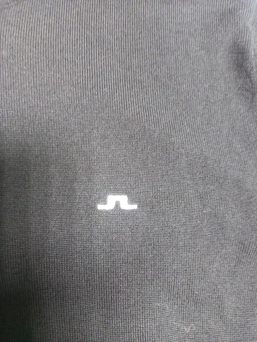 J. J.リンドバーグ ブラック ハーフネック ニット 105