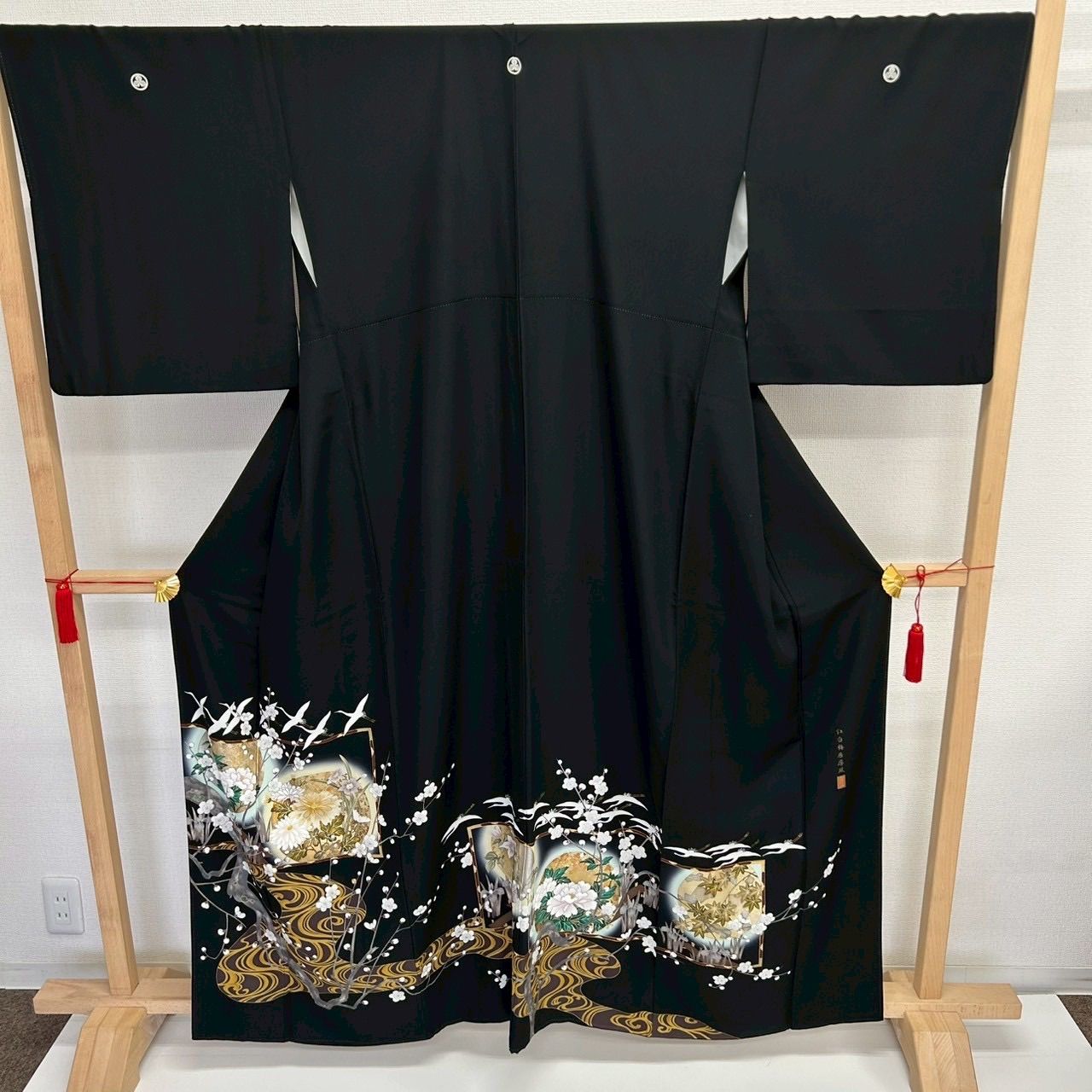 作家物 黒留袖 金箔 流水に花 裄68 五つ紋 正絹 着物 MK-1841 - メルカリ