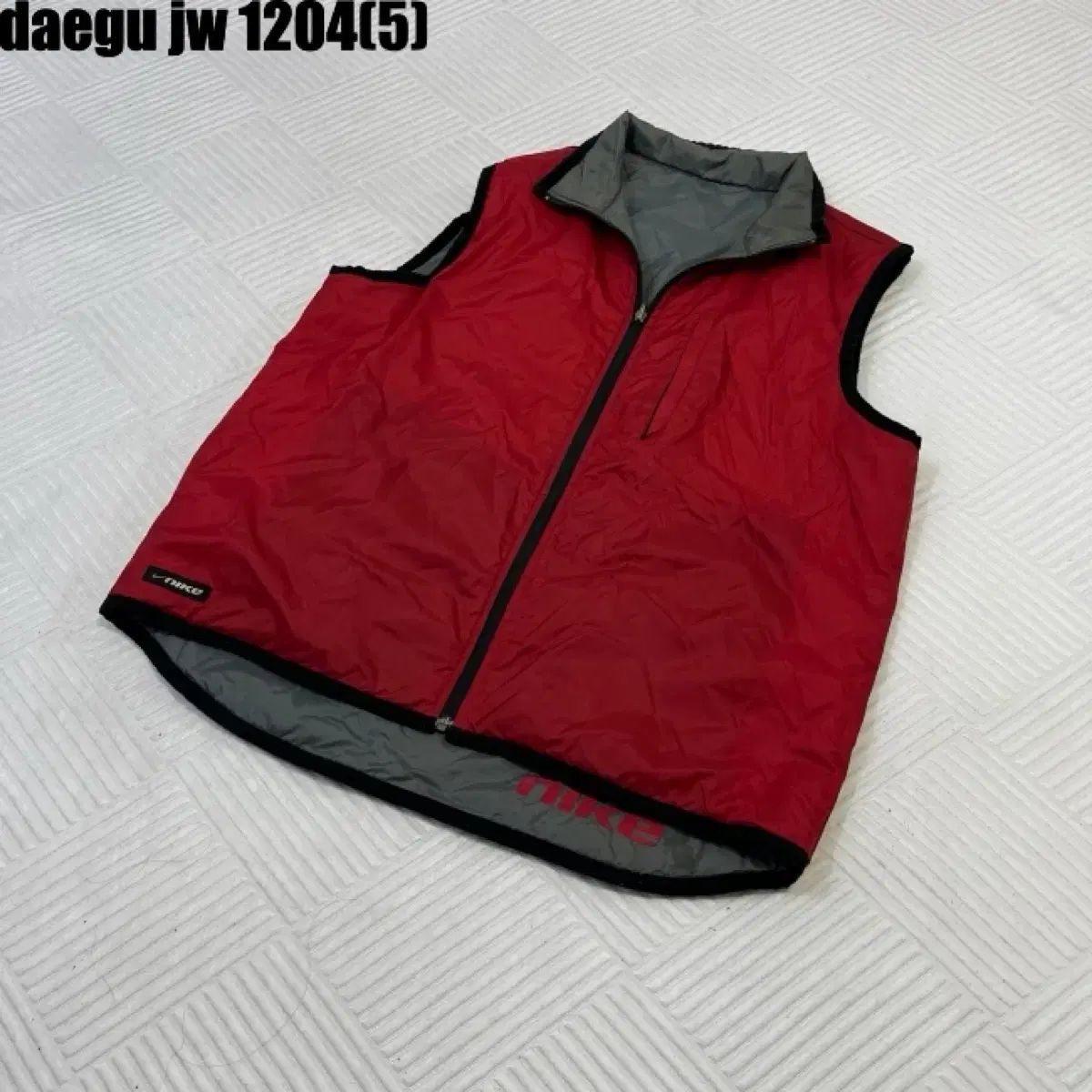 ナイキ グレー/レッド リバーシブル 양면 ダウン ベスト 1204 - メルカリ