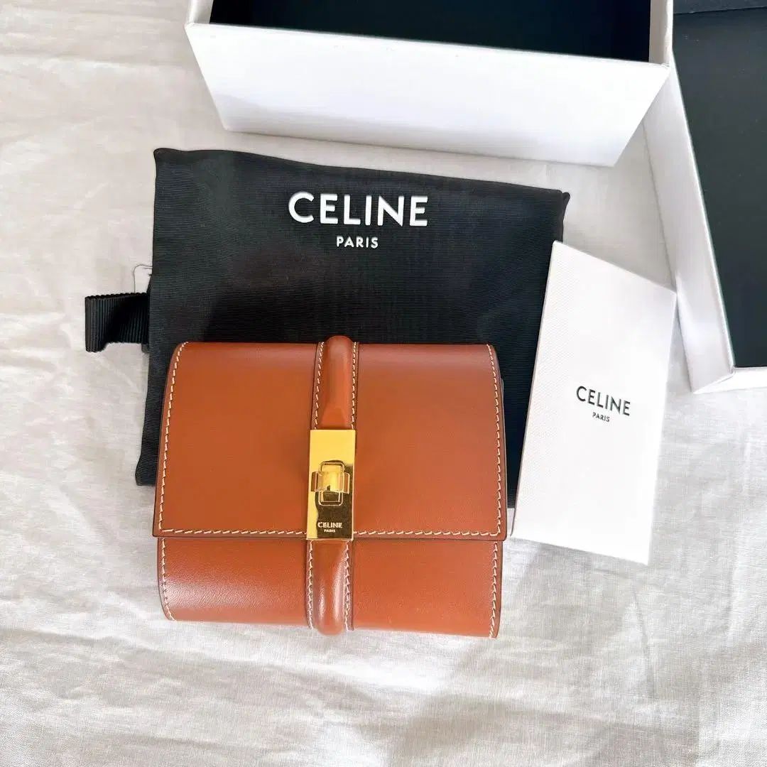 セリーヌ スモール ツリー フロー 新しい財布 シックスティーン