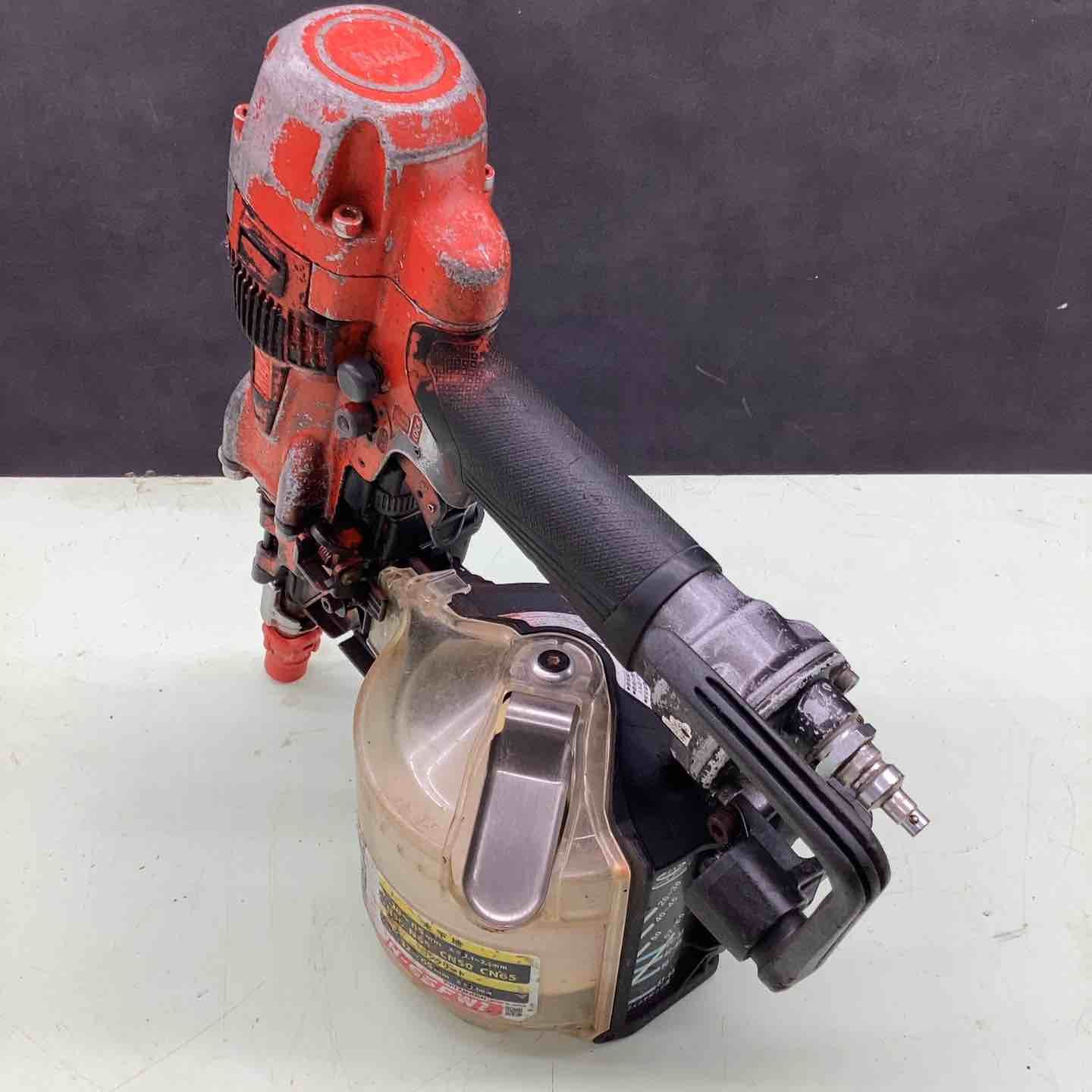 高圧エア釘打ち機