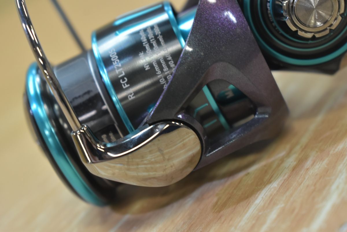 ダイワ エメラルダス RX FC LT 2500S ファッション スピニングリール