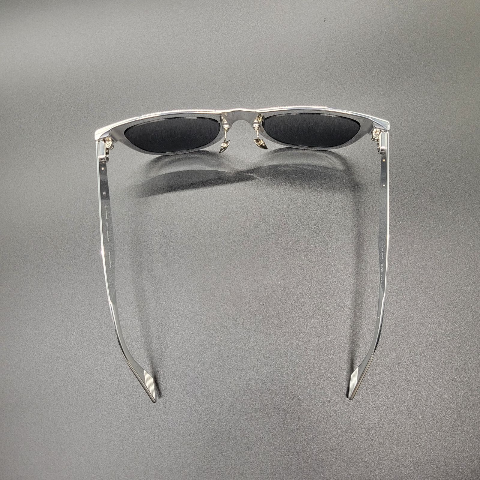 【極美品】Bottega Veneta サングラス シルバー オーバル 極美品】Bottega Veneta サングラス シルバー オーバル