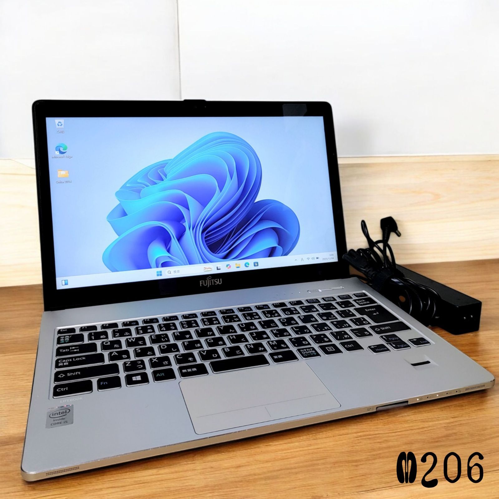 FUJITSU LIFEBOOK Corei5 メモリ10GB SSD512GB ブルーレイ 高解像度