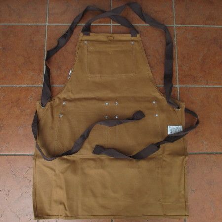 USA企画 カーハート アメリカより入荷 アイディア次第で色々と使える ラギッドなワークスタイル エプロン CARHARTT USA FIRM DUCK APRON ブラウン