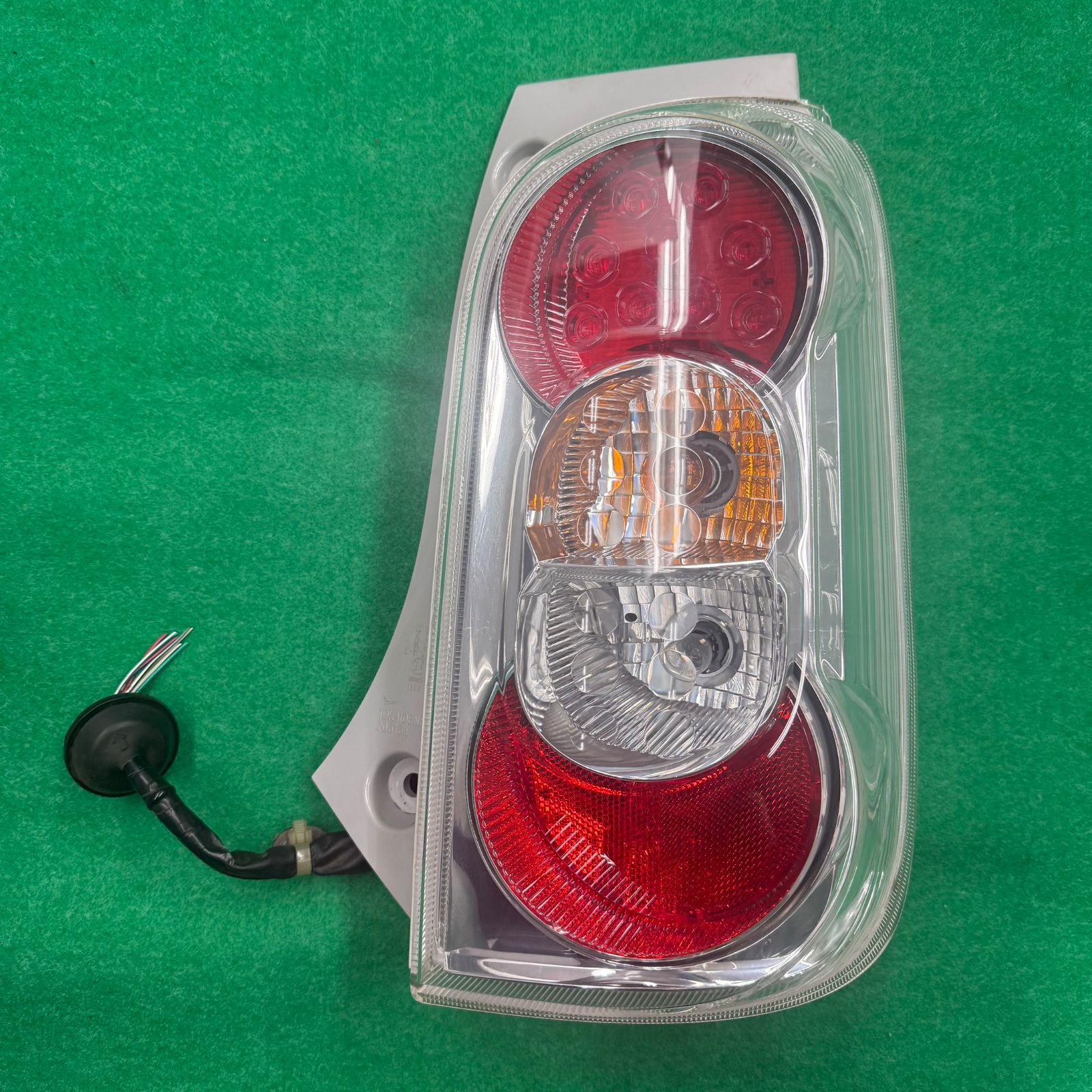 ダイハツ DAiHATSU ミラココア L675S 純正 右 テールランプ TOKAIDENSO
