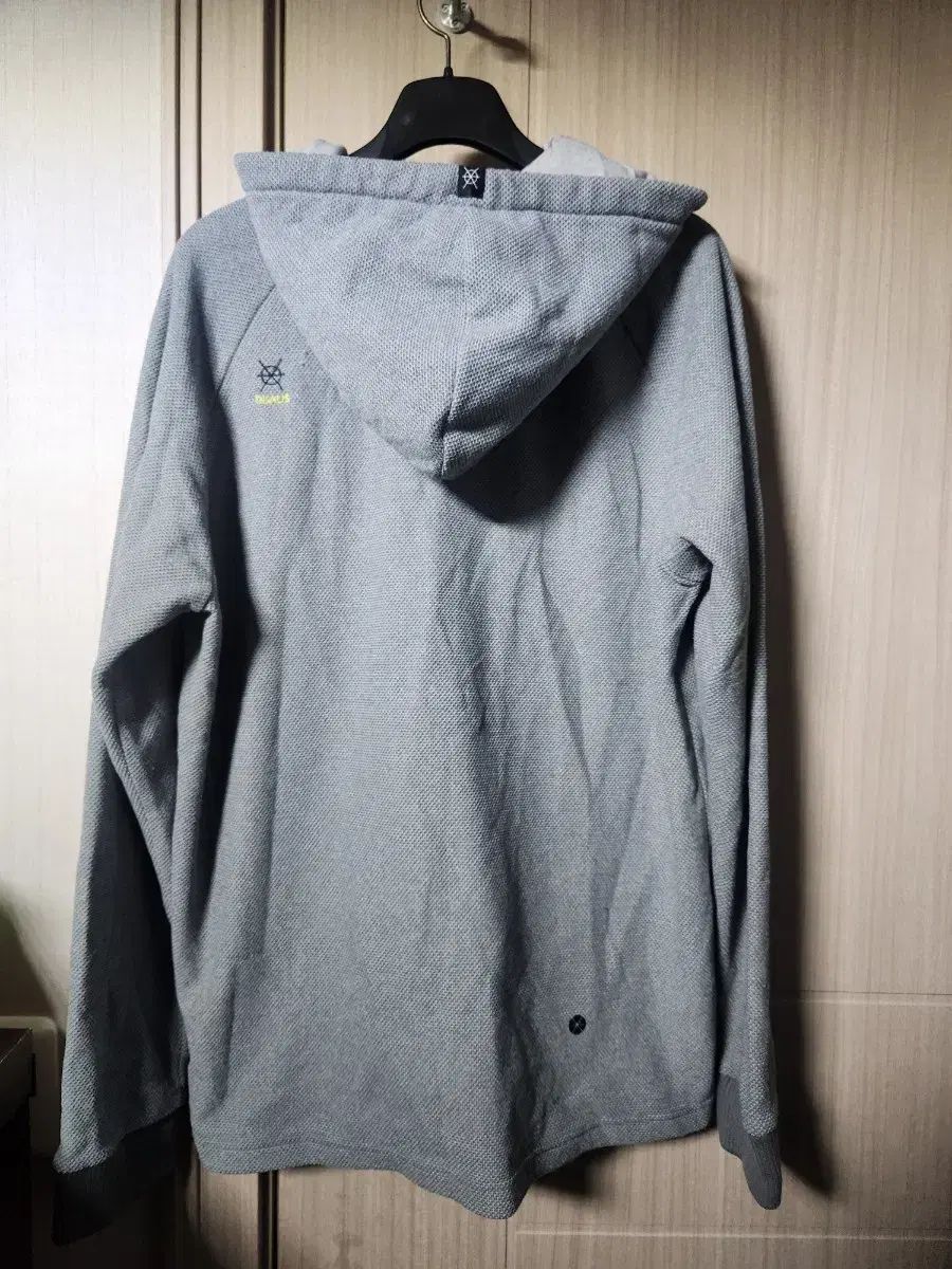 デサント グレー WHO ジップアップ パッチポケット 105