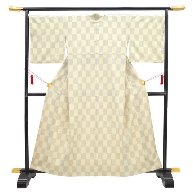 本塩沢 着物 リサイクル 正絹 本場塩沢 塩沢 塩澤 白ベージュ 黒 市松 日本和装扱い カジュアル 春 秋 冬 上質 パールトーン加工済み 仕立て上がり 身丈162 裄丈68 Ｌサイズ みやがわ sb 16702